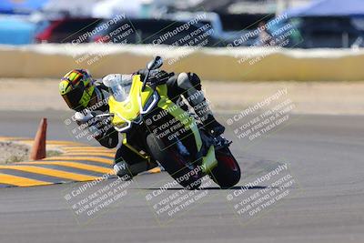 media/Oct-09-2022-SoCal Trackdays (Sun) [[95640aeeb6]]/Turn 2 (1110am)/